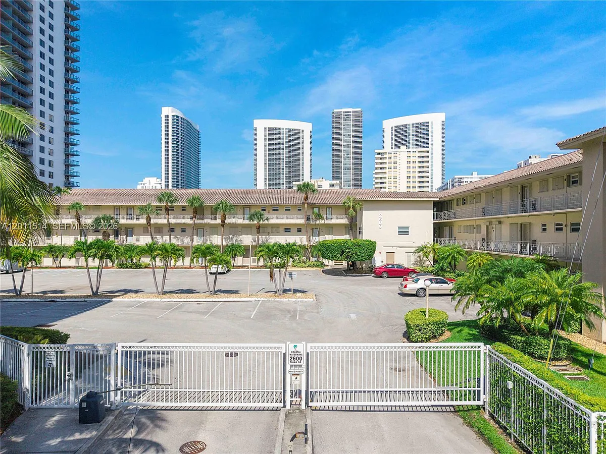 Building Photo - 2600 Diana Dr #311
