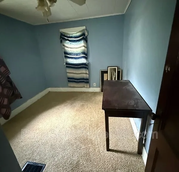 2067 N Maple Ave — Photo 5