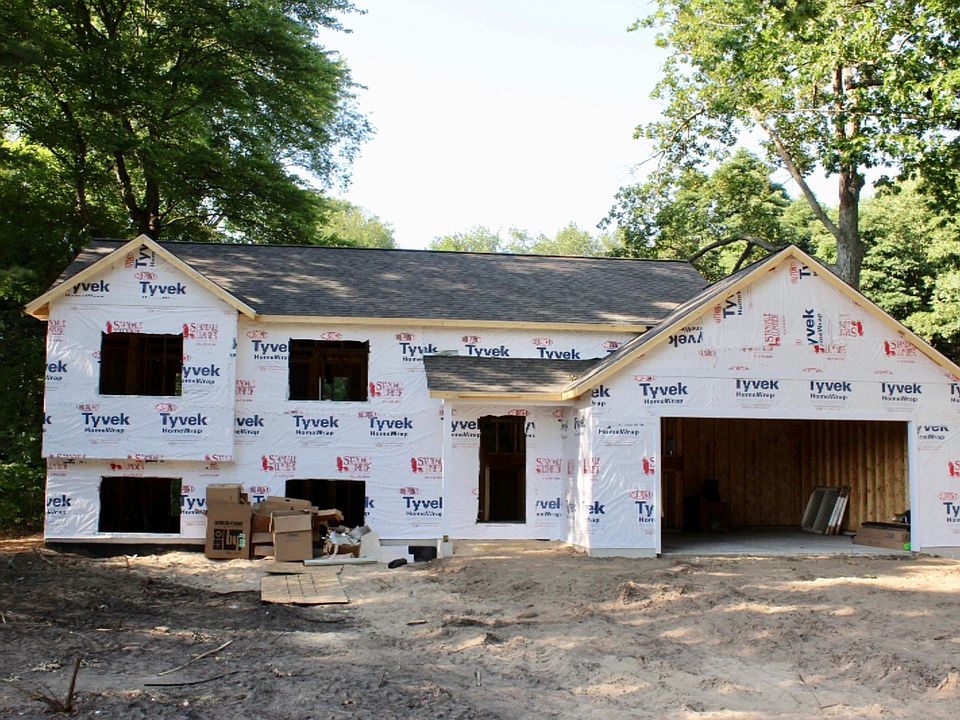 1st image of 185 Burke Ave