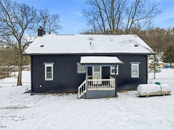 5th image of 1032 Hartwood Rd NW