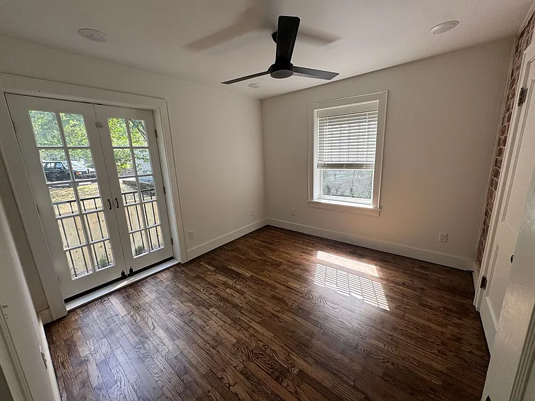 219 W Meadow St — Photo 17