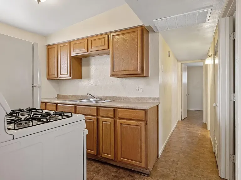 1804 N 11th Ave #2 — Photo 3