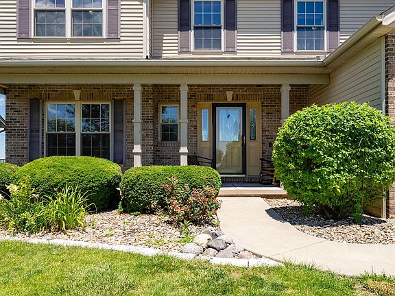3rd image of 3914 Brookline Ln