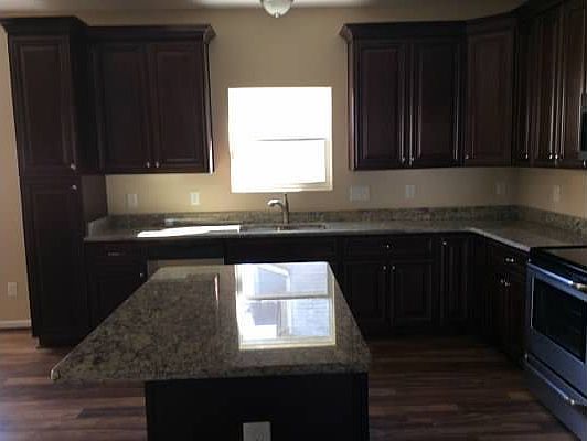 5th image of 4843 Norvella Ave