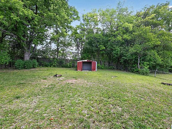 3rd image of 2829 Shenandoah Dr