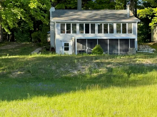 4605 Hunters Trl, Six Lakes, MI 48886