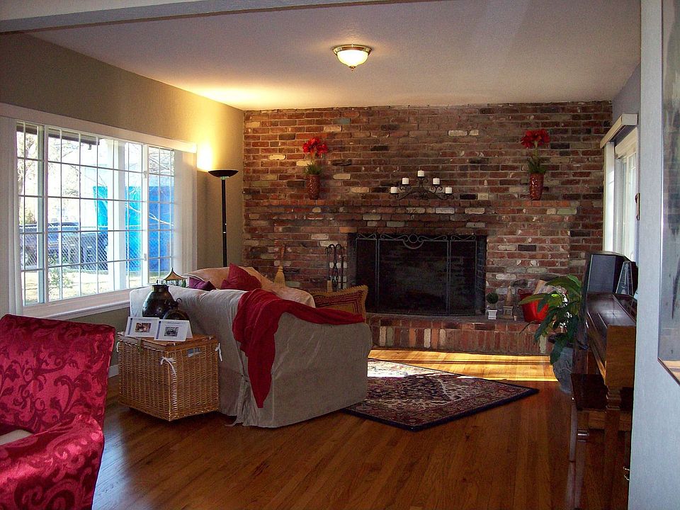 BEAUTIFUL BRICK FIREPLACE & ORIGINAL WOOD FLOORS