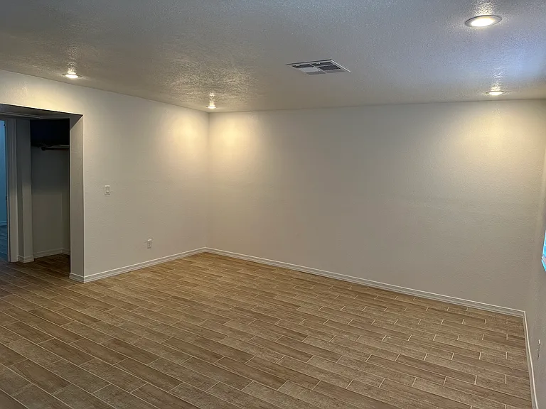2250 W Southern Ave #14 — Photo 8