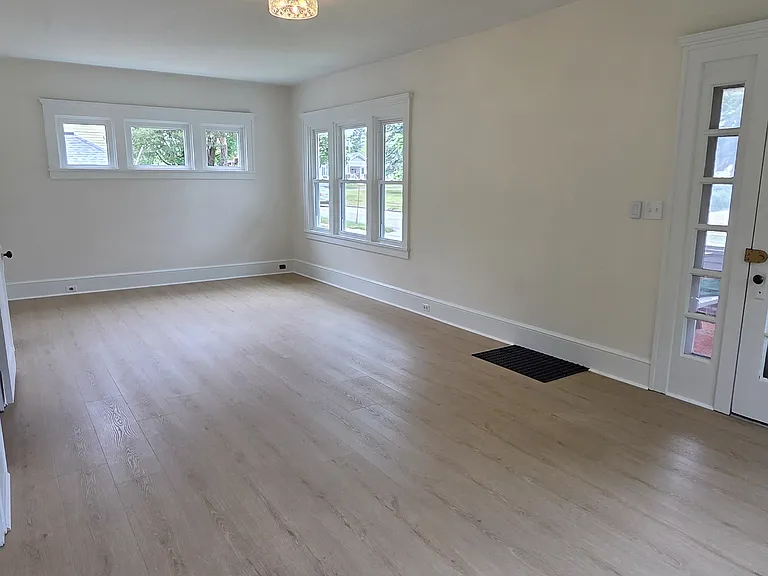 1008 George St — Photo 8