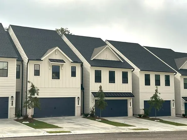 2873 Bullfrog Ln, Gainesville, GA 30507