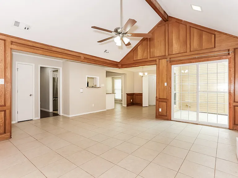 410 W Jefferson St — Photo 5