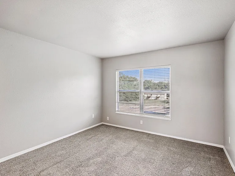 Hidden Hills Apartments — Photo 35