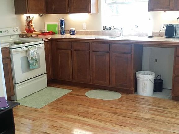 4th image of 98 Neal Dr