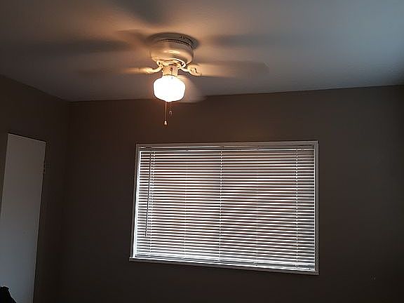 4th image of 10437 Earl Dr