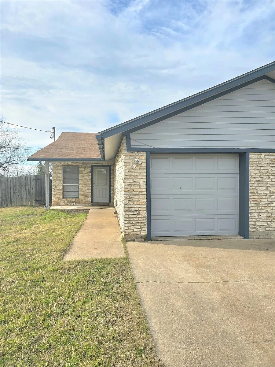 Building Photo - 15208 Spring Hill Ln #A