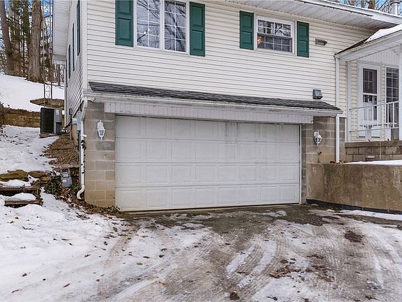 3rd image of 522 Spring St