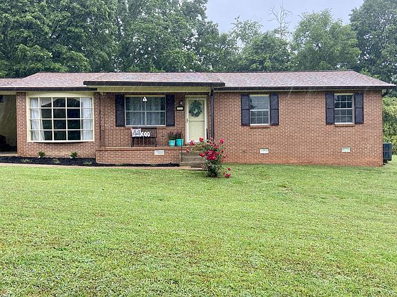 2nd image of 930 E Circle Dr