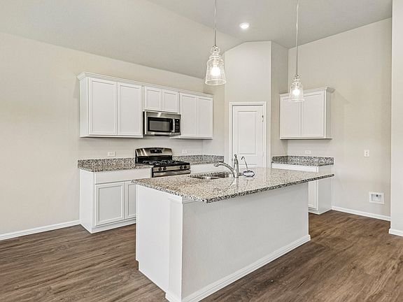 3rd image of 3409 Kingdom Dr