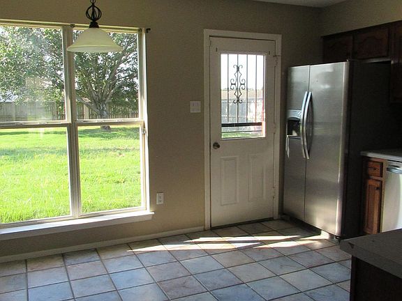 4th image of 10629 Oak Leaf Dr