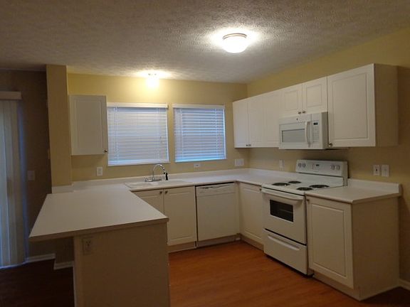 5th image of 2386 Rosecrest St