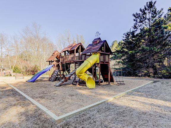 2nd image of 561 Lantern Wood Dr #561