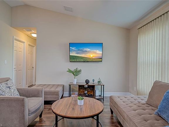 3rd image of 2528 SW 17th PL
