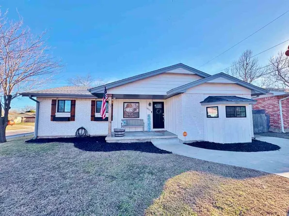 3821 SE Dorchester Dr, Lawton, OK 73501