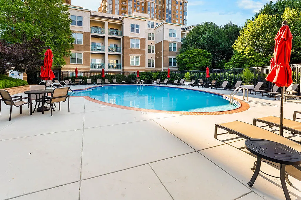 1 bed, 746 sqft, $2,100 — Photo 1