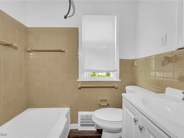 968 S Green Rd — Photo 11