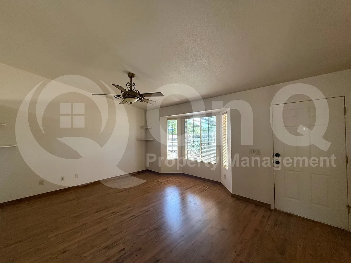 3 bed, 2.0 bath, 1618 sqft, $1,825 — Photo 3