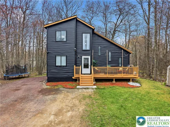 9196 Buttonwood Ct, Tobyhanna, PA 18466