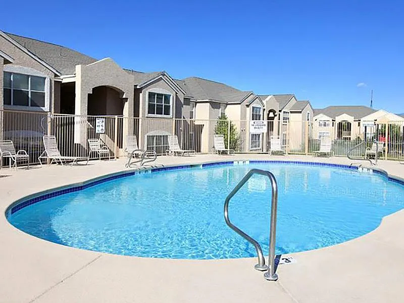 Las Lomas Apartments — Photo 3