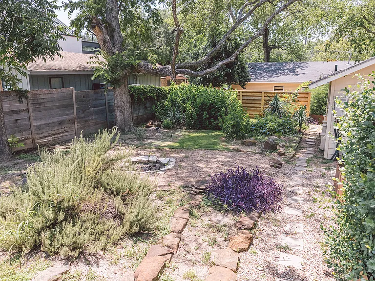 2419 Wilson St — Photo 10