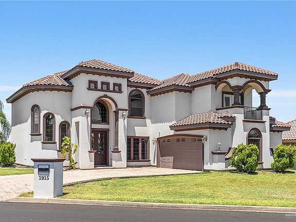 2nd image of 1915 Woods Dr W