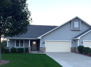 536 Maple Leaf Ct, Manitowoc, WI 54220