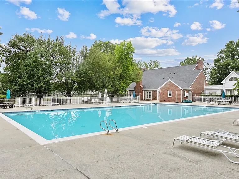 215 Old Bridge Ct — Photo 39
