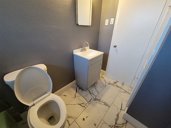 2nd image of 109 W Baron Pl