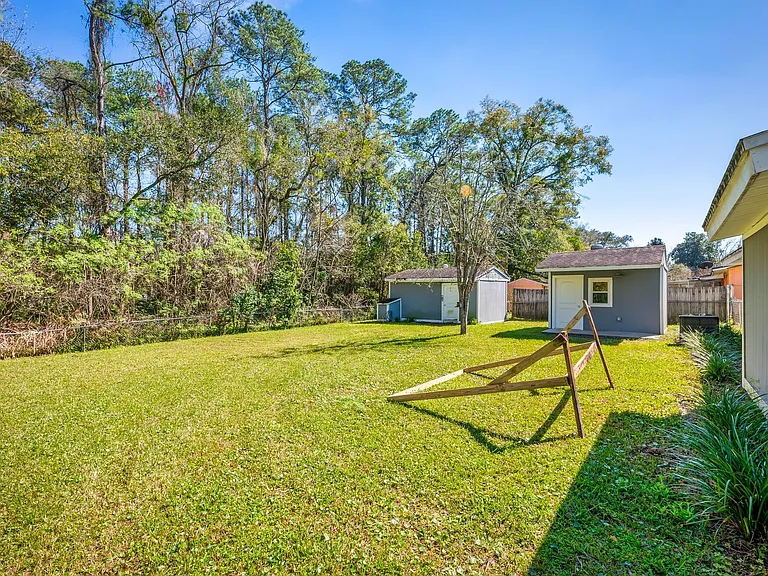 909 Westgate Dr — Photo 26