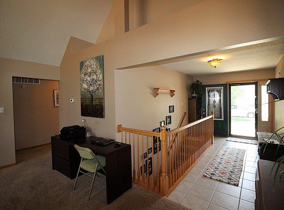 5th image of 243 Highpoint Cir S