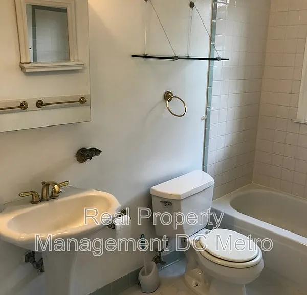 309 9th St NE — Photo 17