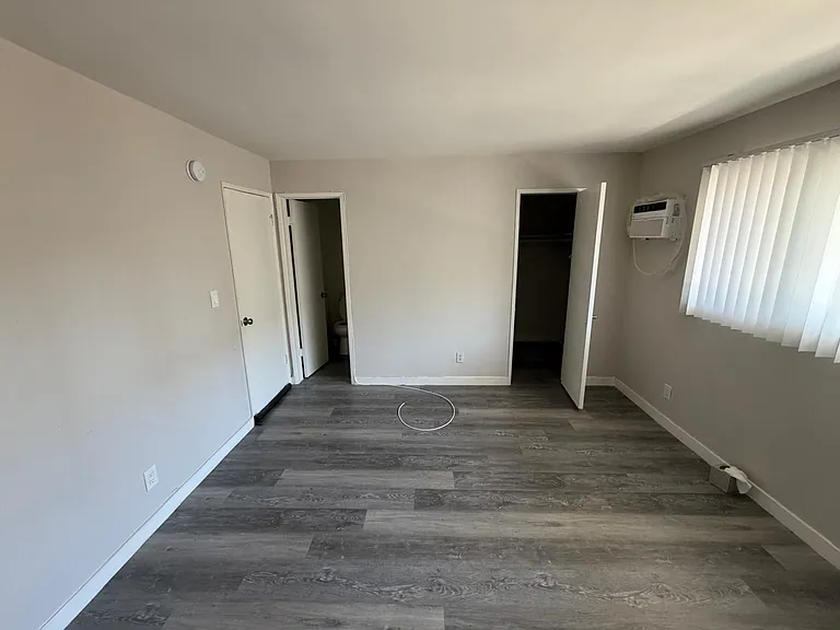 5354 Yarmouth Ave — Photo 10