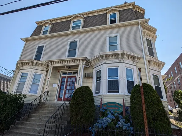 313 Durfee St APT 2S, Fall River, MA 02720