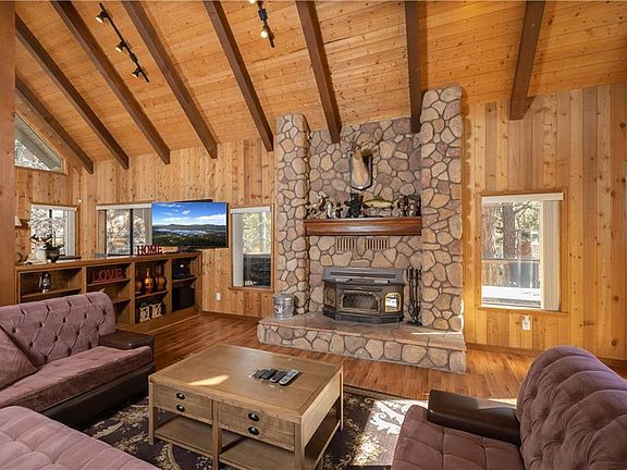 4th image of 425 Crater Lake Rd