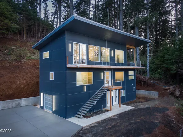 104 Boiler Bay St, Depoe Bay, OR 97341