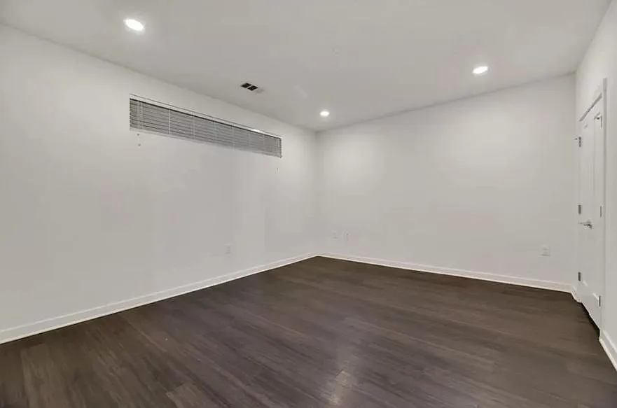 Building Photo - 4361 S Congress Ave #127