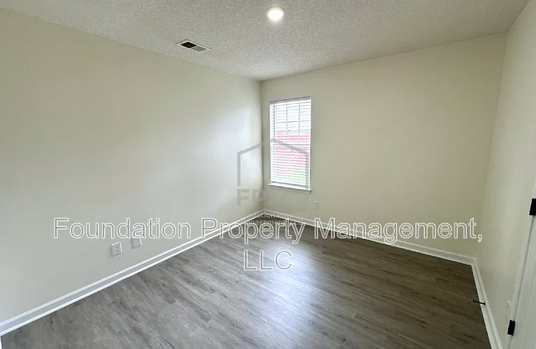 1818 Winship Dr — Photo 13