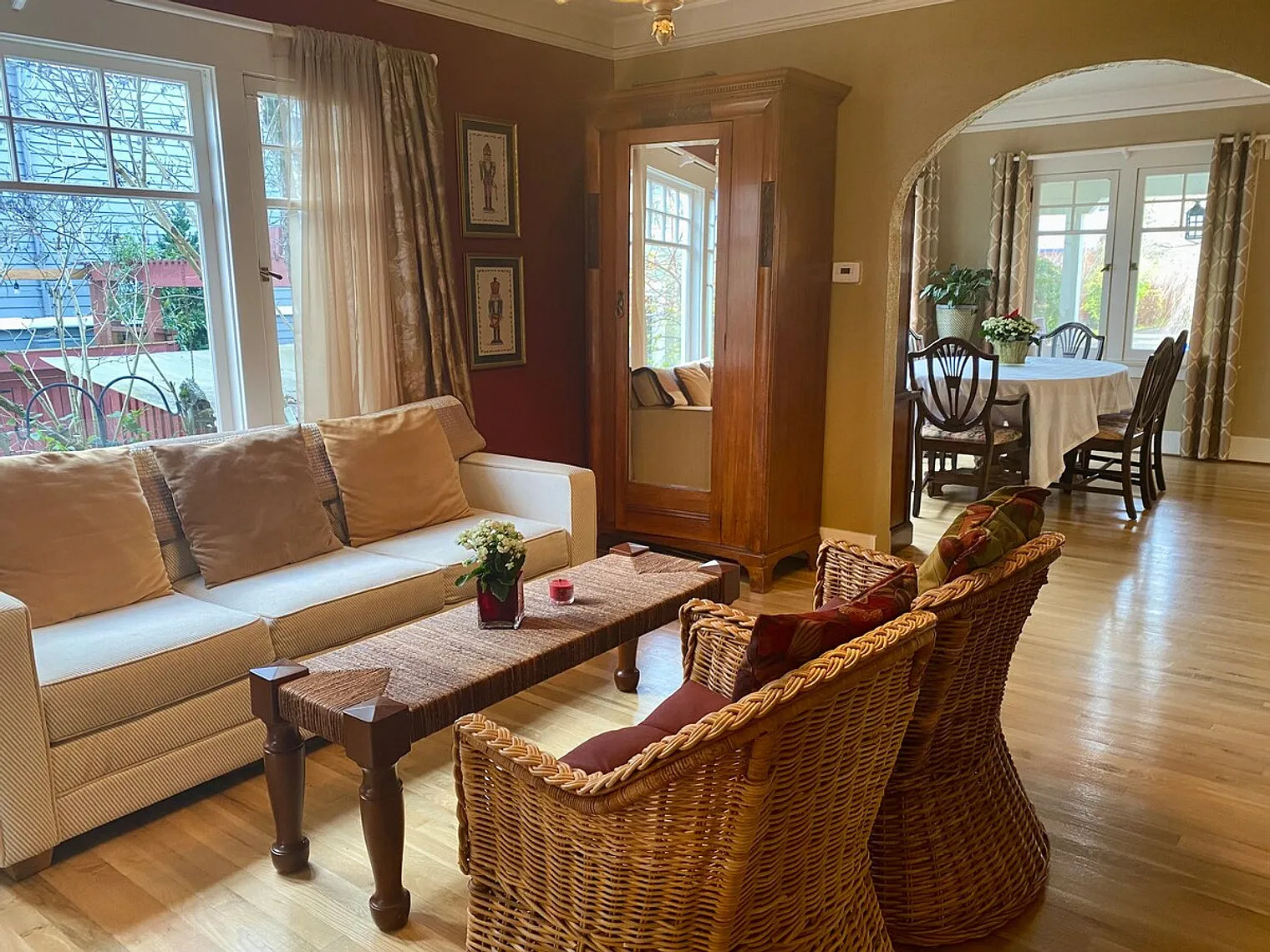 2 bed, 1.0 bath, 2325 sqft, $3,155 — Photo 4