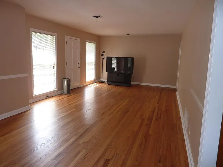 613 Densley Dr — Photo 7