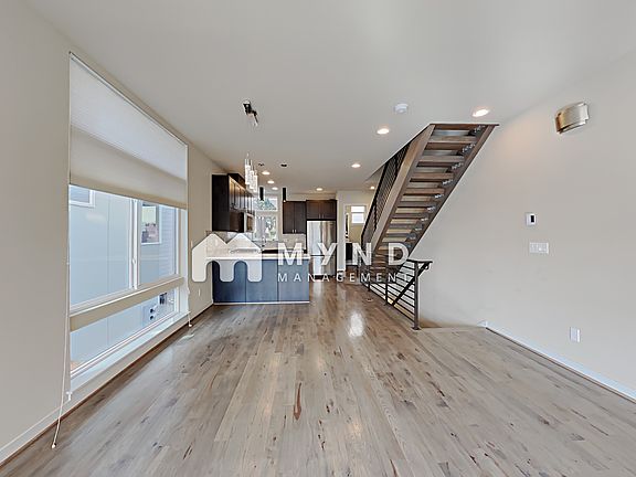 4th image of 3936B 1st Ave NE