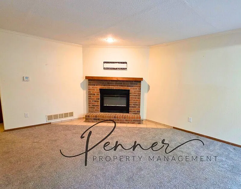 2 bed, 1.5 bath, 1130 sqft, $1,395 — Photo 2